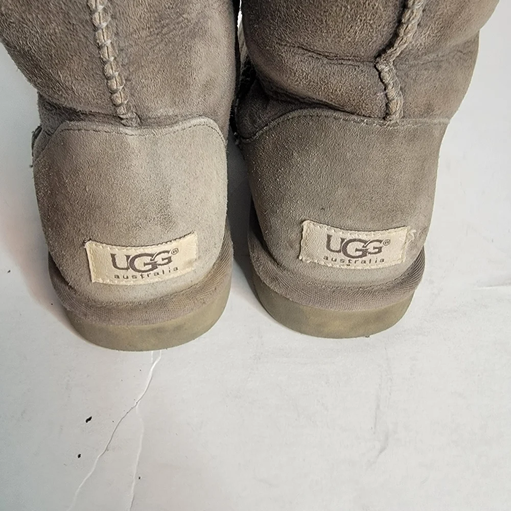 Ugg Boots Classic Short Sz 7 Gray Sheepskin Lined 5825